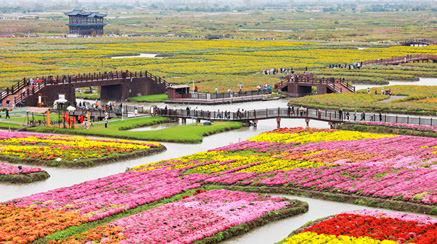 China to boost tourism industry with improved products, services