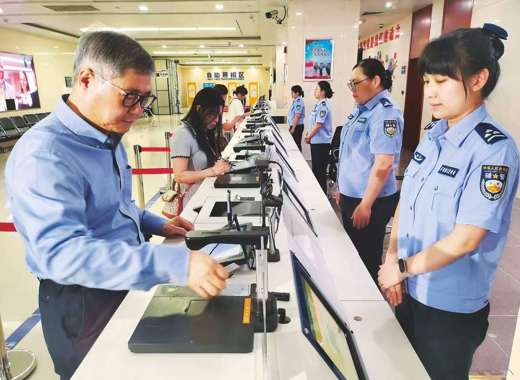 First Talent Endorsement for Travel to Hong Kong and Macao Within the China (Guangxi) Pilot Free Trade Zone Issued in Nanning! Cross-border Travel for Talent Between Guangxi-Hong Kong-Macao Enters the Fast Lane